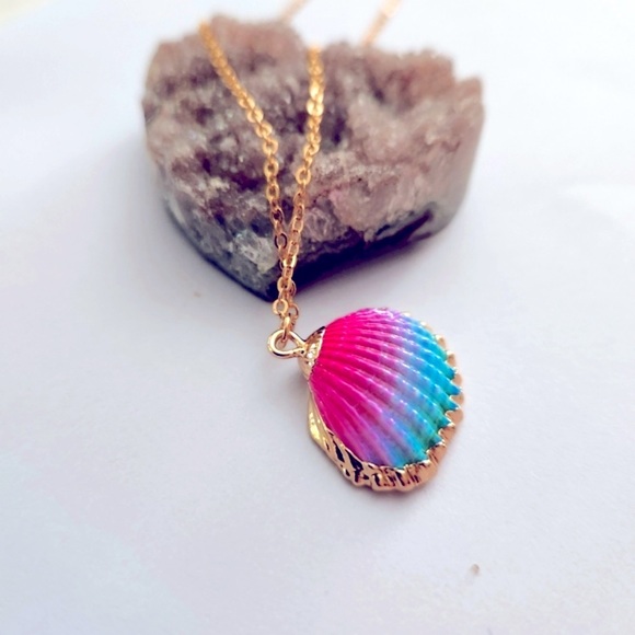 Exclusively Fancy Jewelry - Women’s necklace Seashell and Gold Necklace Nwt